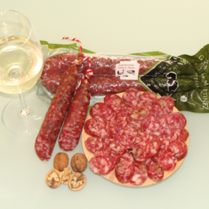 Salchichón artesano con vino y nueces. Sarta de 400 g aprox.